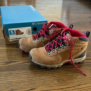 Like new! Columbia waterproof hiking boots. Big kids size 5. Newton ridge suede.